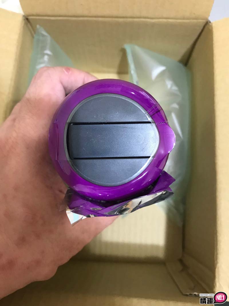 小兄弟準备要被颱风吹走了。GENERATOR自家发电手动旋转自慰杯_颱风;2