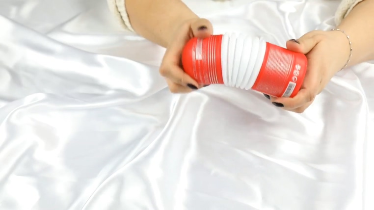 5分钟搞懂使用TENGA DEEP THROAT CUP的步骤2 5分钟搞懂使用TENGA DEEP THROAT CUP的步骤2