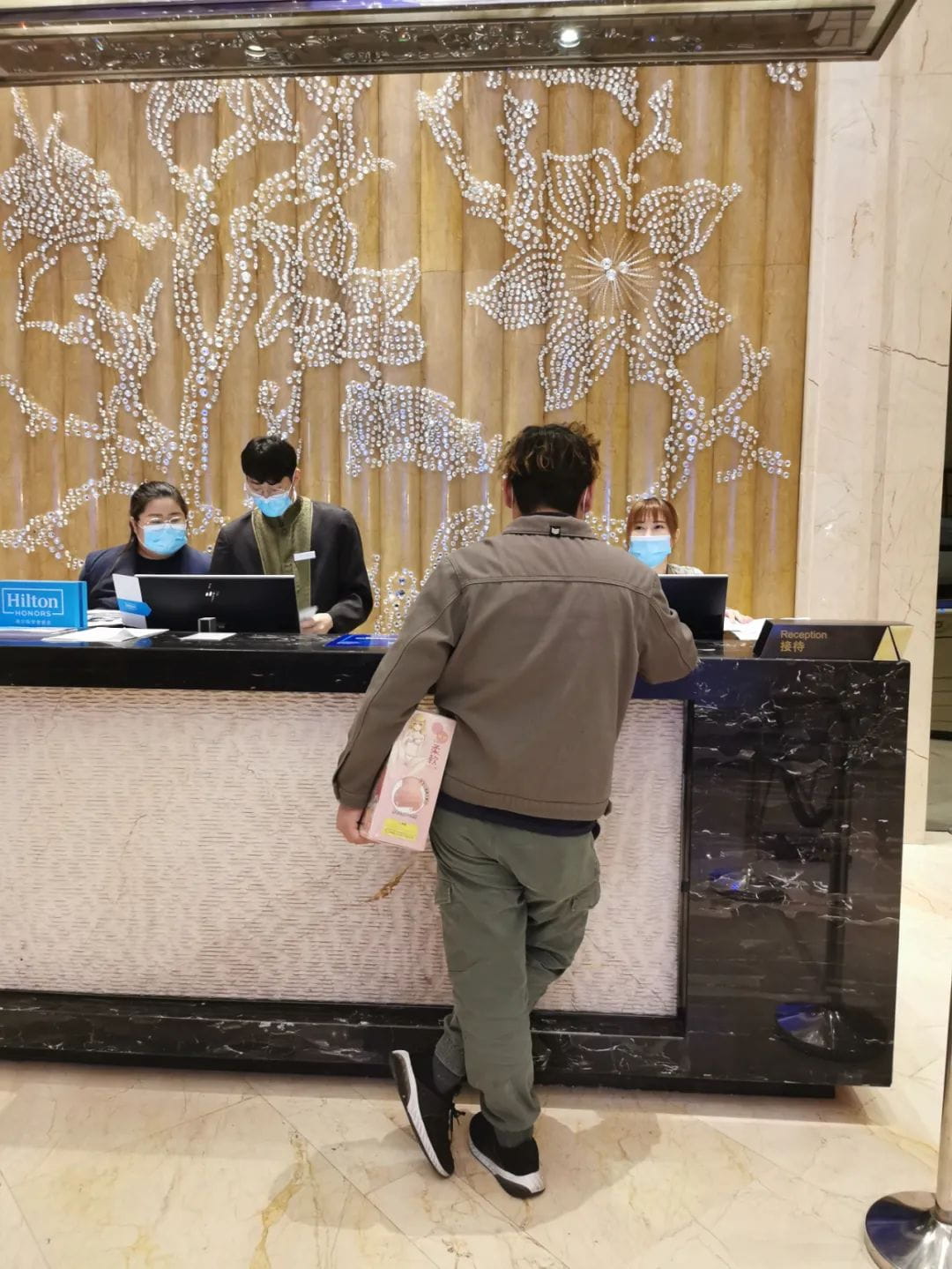 在五星级希尔顿的行政套房里玩YUU的“小优物语”是怎么样的感受?6 在五星级希尔顿的行政套房里玩YUU的“小优物语”是怎么样的感受?6